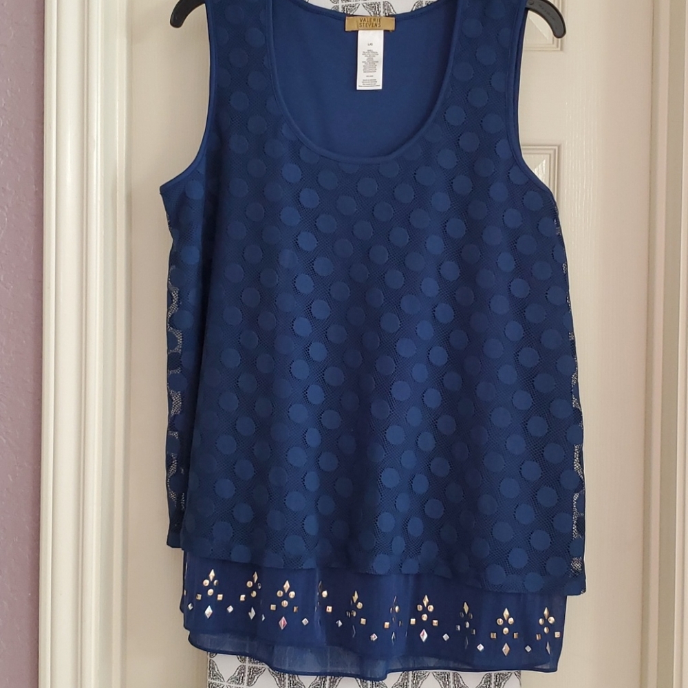 Womens short sleeve top.  Valerie Stevens